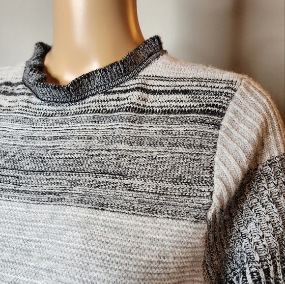 NWT Halogen Faux Cashmere Grey Stripe Puff Sleeve Sweater Size Medium - Picture 9 of 15